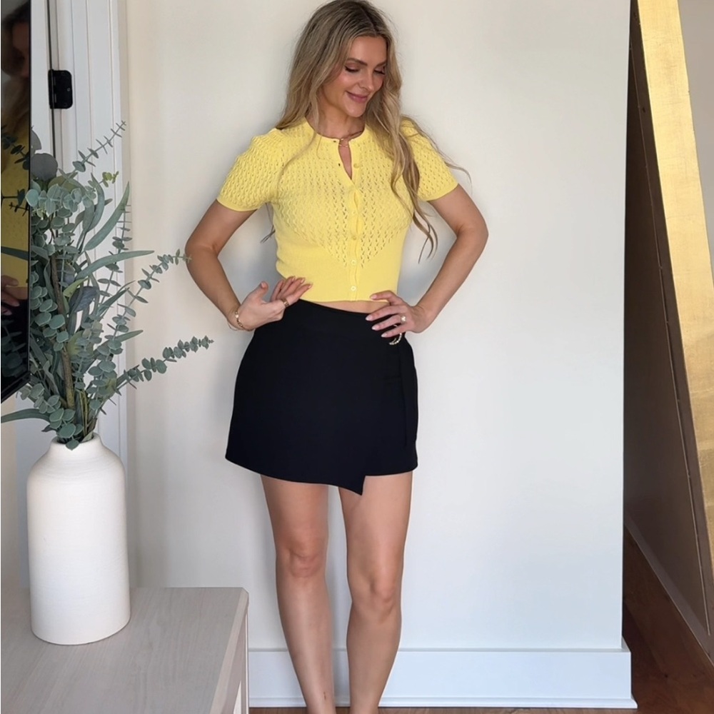 Commense Sunny Yellow Short Sleeve Knit Button-Down Top - Picture 4 of 6